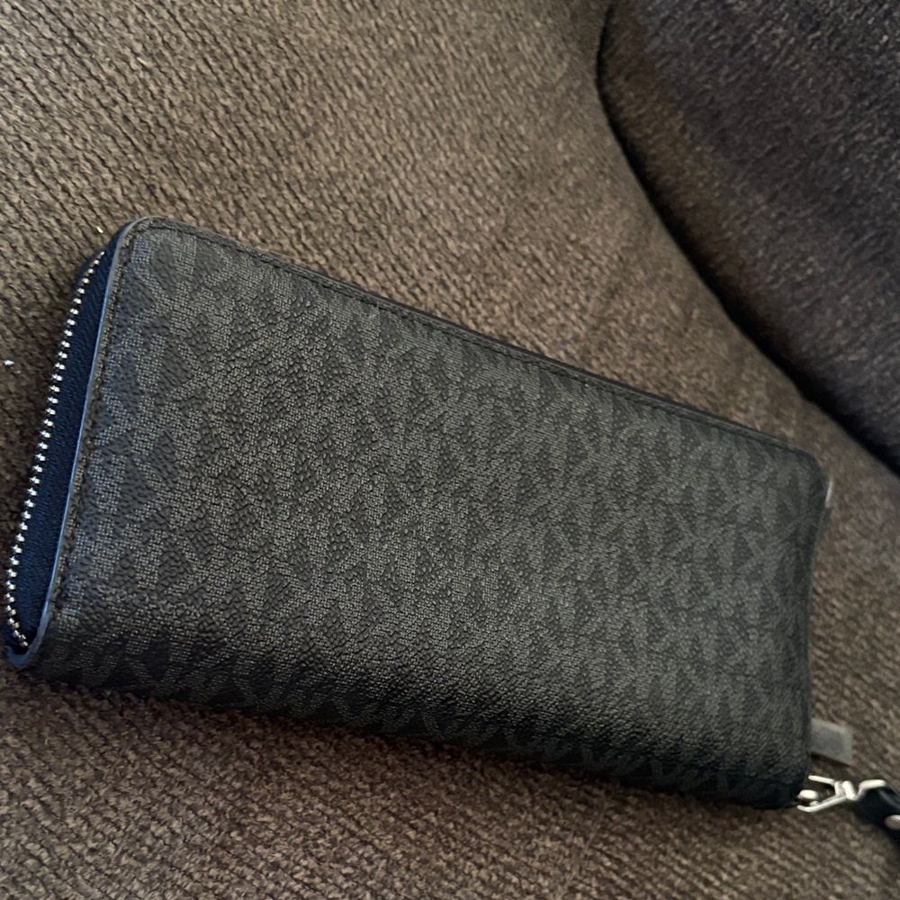 Michael Kors Black Logo Wristlet - Picture 4 of 5